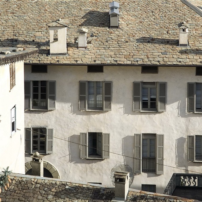  Palazzo Rajna-Sertoli-Guicciardi - Particolare della facciata nord